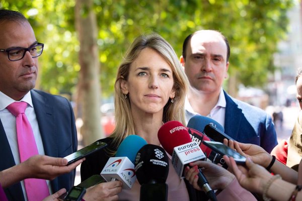 Álvarez de Toledo acusa a PSOE y Podemos de estar pergeñando un Gobierno 