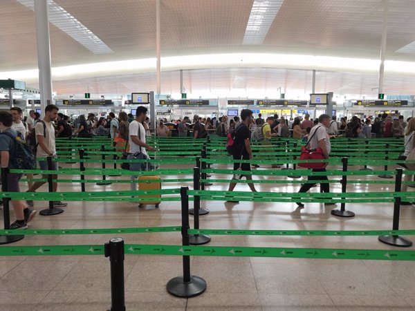 Normalidad en el Aeropuerto de Barcelona en el noveno día de huelga de vigilantes de seguridad