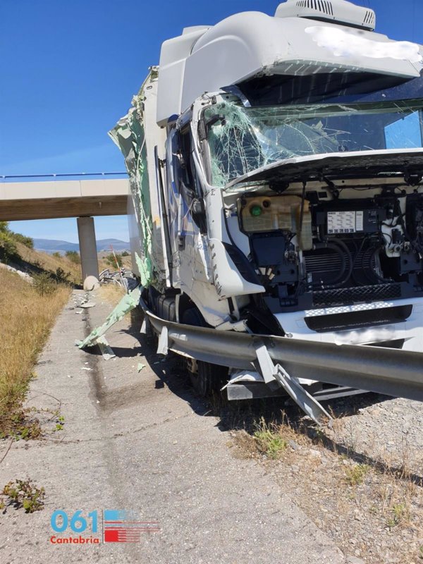 Al menos catorce fallecidos en las carreteras españolas en trece accidentes durante el puente de agosto
