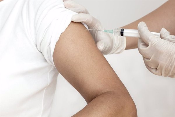 La vacunación del VPH en hombres ayuda a reducir la incidencia de cáncer de cuello de útero y lesiones genitales