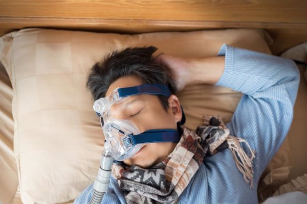 Las mujeres con apnea del sueño tienen más riesgo de cáncer que los hombres, según un estudio