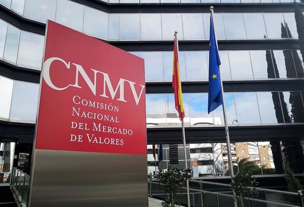 La CNMV advierte sobre tres 'chiringuitos financieros' en Reino Unido y uno en Dinamarca