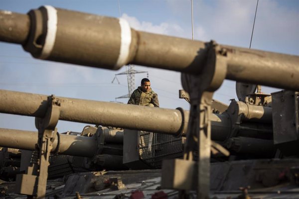 El Ejército israelí bombardea objetivos de Hamás tras el disparo de dos cohetes desde Gaza