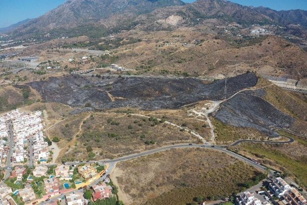 El Ayuntamiento de Marbella calcula que la superficie afectada por el fuego supera las 20 hectáreas