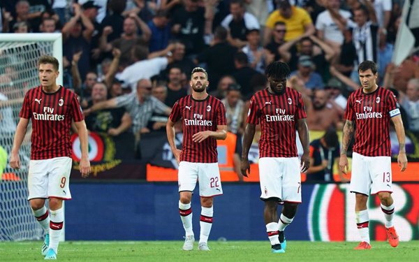 (Crónica) El Milan de Giampaolo comienza con derrota y la Roma no pasa del empate en el Olímpico