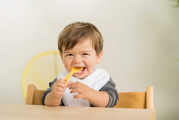 Europa dice que no hay evidencia de que dar la alimentación complementaria antes de los 6 meses de edad sea perjudicial
