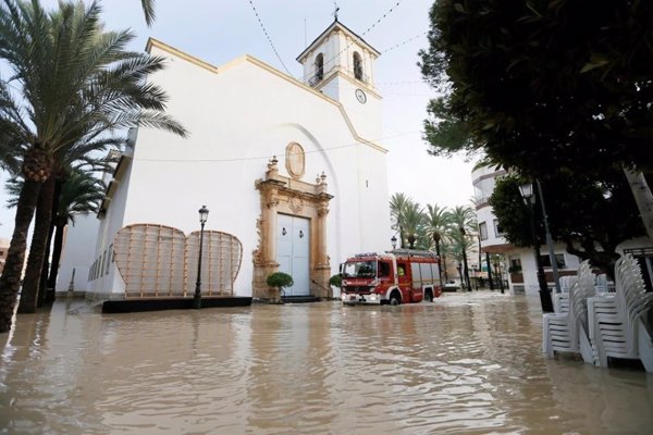 El alcalde de Dolores (Alicante) pide a los vecinos cortar el suministro eléctrico para evitar accidentes