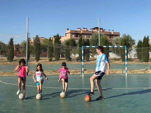 Sevilla contará con la primera escuela de fútbol femenina que une deporte, idiomas y liderazgo
