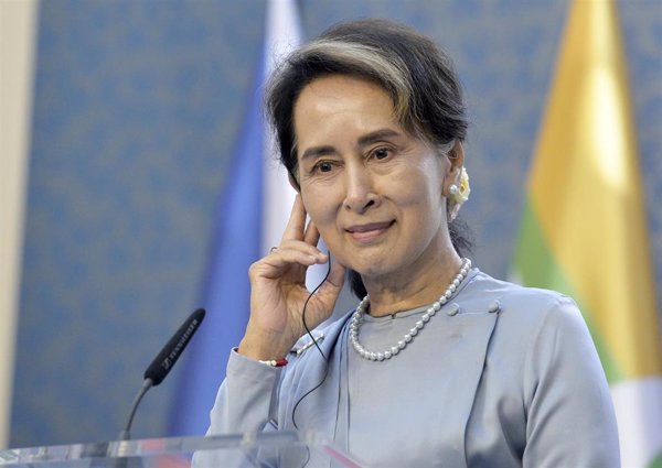 Una relatora de la ONU pide a Suu Kyi que 