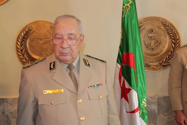 El jefe del Ejército dice que Argelia hace frente a un 