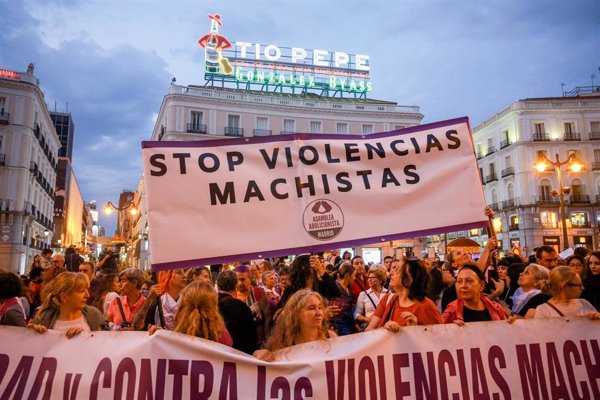Centenares de personas declaran 'la emergencia feminista' en Madrid al grito de 