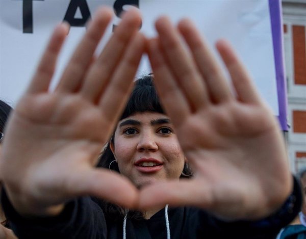 AMP. - Centenares de personas declaran 'la emergencia feminista' en Madrid al grito de 