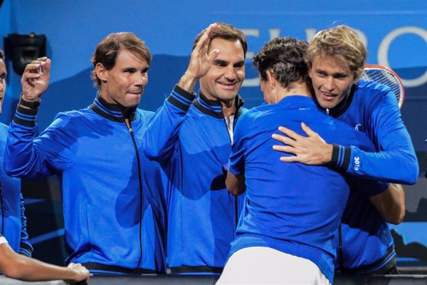 Federer y Zverev refuerzan la ventaja de Europa en la apertura de la Laver Cup