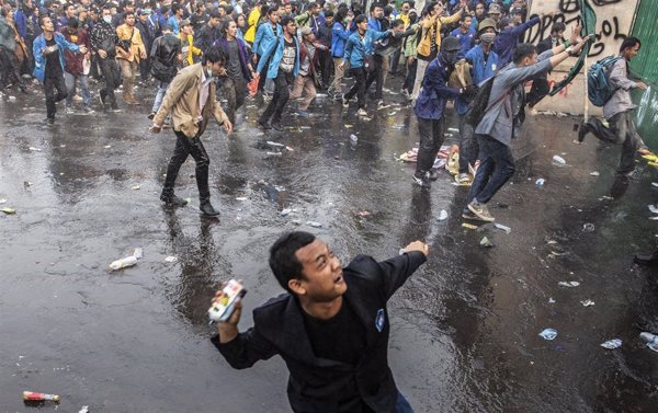 Más de 300 heridos durante los disturbios en una manifestación en Yakarta contra la reforma del Código Penal