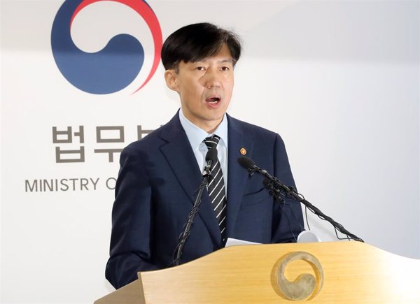 El ministro de Justicia de Corea del Sur dimite por un escándalo de corrupción en su familia