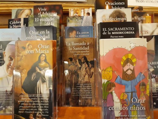 Los misioneros claretianos reinventan los desplegables como herramienta para evangelizar en España