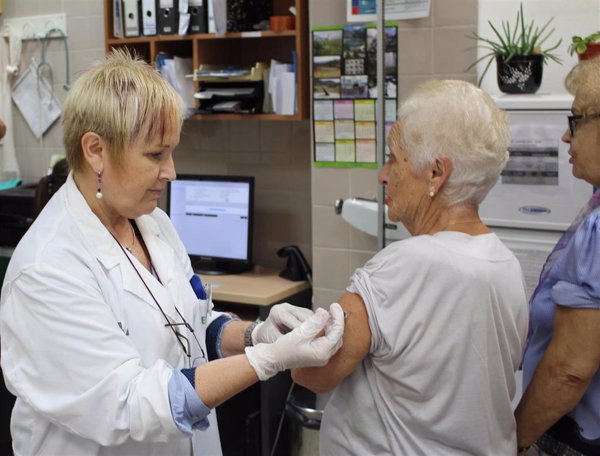 Neumólogos inciden en que deben vacunarse los grupos de riesgo y el personal sanitario y cuerpos seguridad