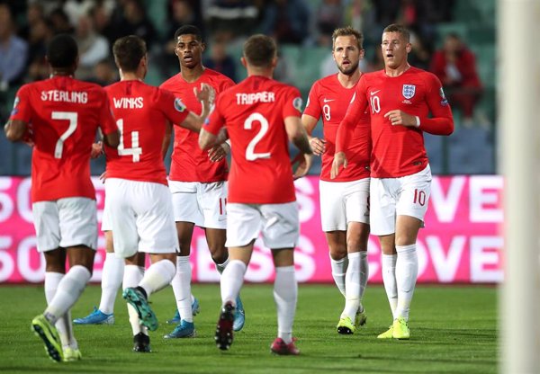 (Grupo A) Inglaterra golea a Bulgaria, pero Kosovo retrasa su clasificación