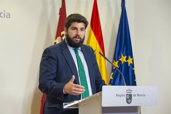 Murcia prepara un decreto ley para la protección integral del Mar Menor y pide al Ministerio medidas urgentes
