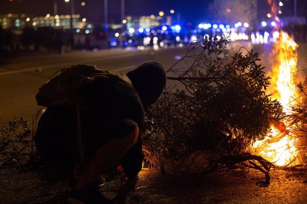 Transportistas dicen que el bloqueo de carreteras en Cataluña pone en peligro 20.000 toneladas de mercancías