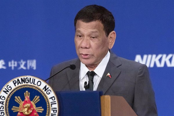 El presidente filipino Duterte, herido leve tras caerse de su moto