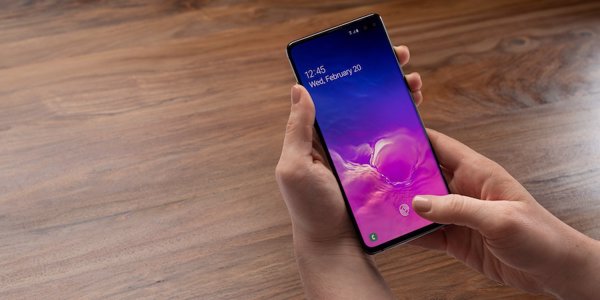 Samsung reconoce fallos en la lectura de la huella dactilar en los Galaxy S10 y Note10 con protectores de silicona