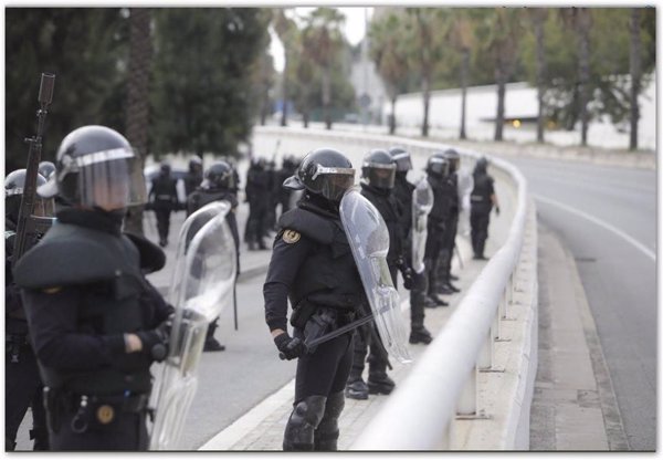 La Guardia Civil se despliega en Cataluña para hacer frente a los disturbios por la huelga independentista