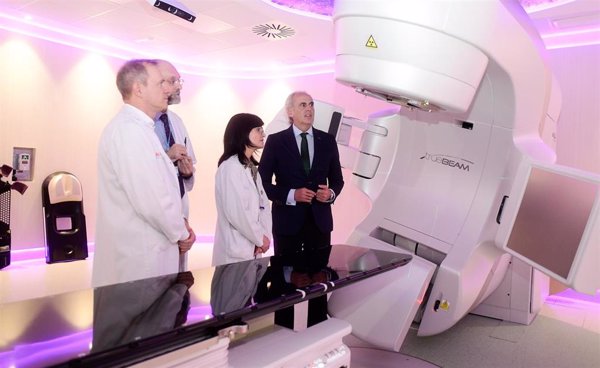 Madrid tendrá operativos a final de año 18 equipos de alta tecnología contra el cáncer financiados por Amancio Ortega