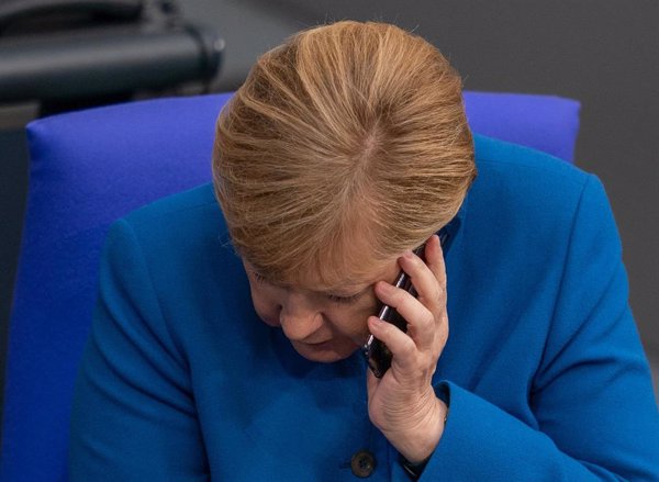 Merkel y Putin mantienen una conversación telefónica sobre Ucrania