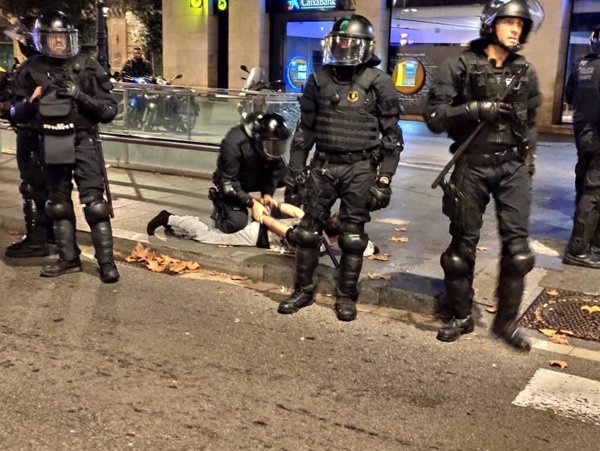 Seis detenidos en Barcelona durante la sexta noche de protestas por la sentencia del 1-O