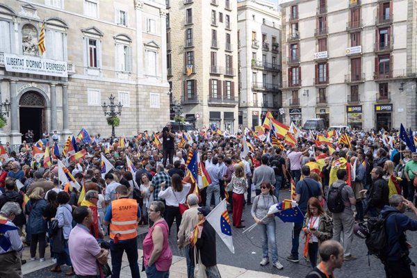 Unas 1.700 personas en un acto de Cs en la plaza Sant Jaume de Barcelona, según la Guardia Urbana