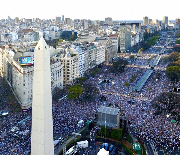 Macri protagoniza un acto multitudinario de campaña en Buenos Aires