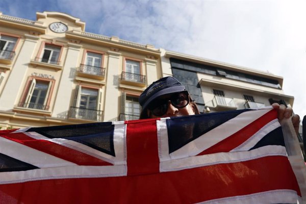 Los británicos podrán conducir en España si así lo solicitan a la DGT antes del 1 de noviembre