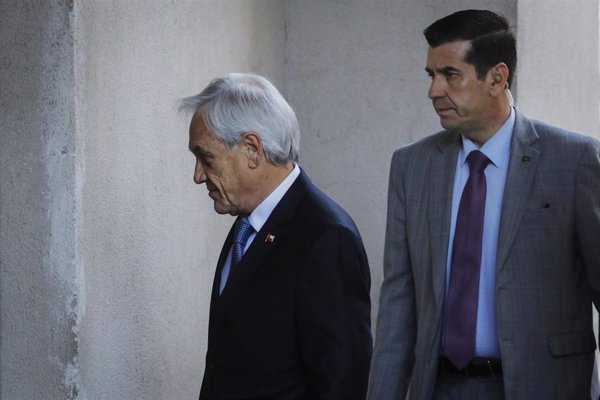 El rechazo a Piñera crece ante las protestas por la subida del precio del metro