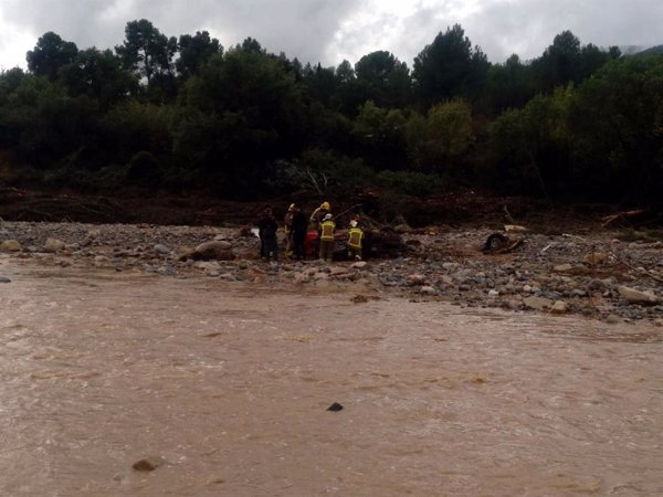 Hallan vacío el coche de dos desaparecidos por el temporal en L'Espluga de Francolí (Tarragona) y continúa la búsqueda