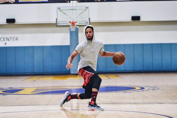 Under Armour lanza las zapatillas de baloncesto 'Curry 7', más e "intuitivas"