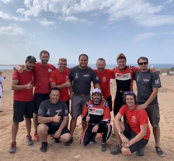Fernando Alonso termina en el podio en el Ula Neom Rally