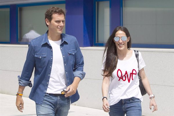 Albert Rivera, muy centrado en Malú: 