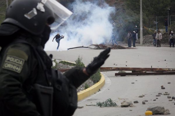 Queman y saquean la sede central de la Policía en El Alto, Bolivia
