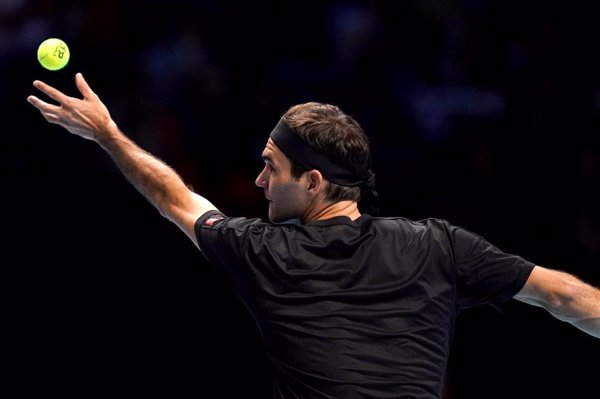 Federer mantiene sus opciones y Thiem se mete en semifinales a costa de Djokovic