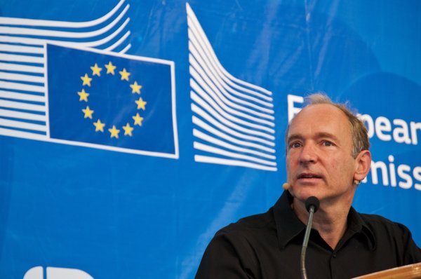 Tim Berners-Lee pide a las compañías tecnológicas transparencia en los algoritmos que manejan datos de las personas