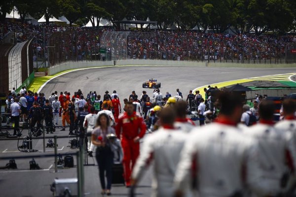 (Previa) Sainz y McLaren llegan con objetivos a la penúltima carrera del año
