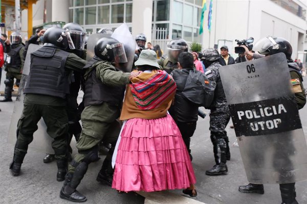 Mueren al menos cinco cocaleros en enfrentamientos con la Policía en Cochabamba