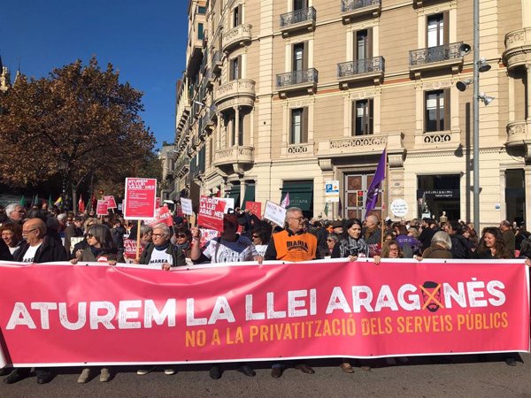 Unos 2.500 manifestantes contra la 'Ley Aragonès' porque 