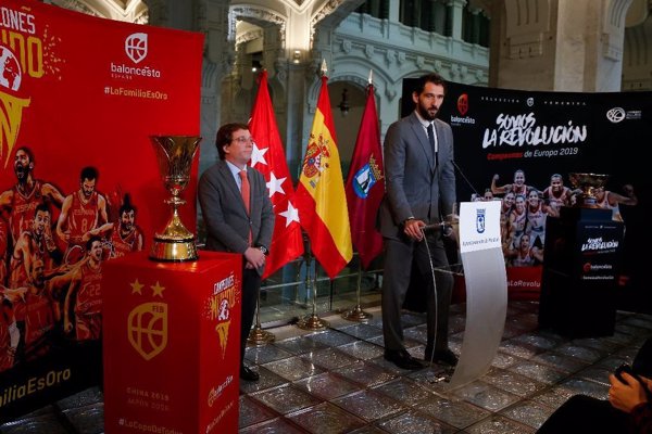 El Ayuntamiento de Madrid homenajea a las selecciones españolas de baloncesto por su gran año