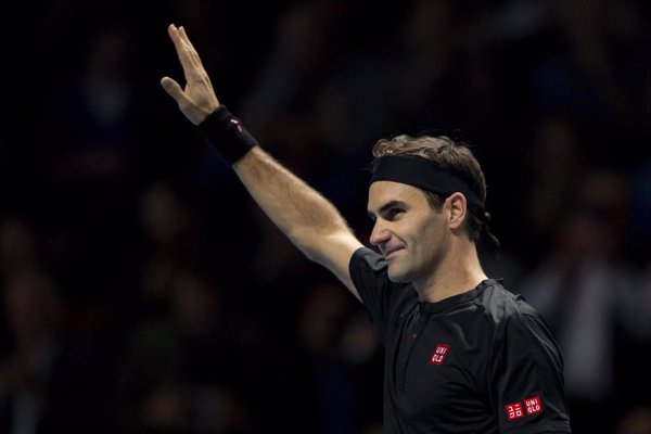 Federer gana a Zverev en su primer partido de exhibición de una gira por Latinoamérica