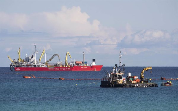 REE termina el tendido submarino del enlace eléctrico entre Menorca y Mallorca