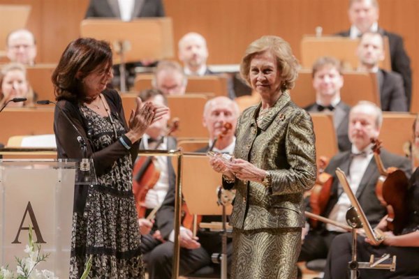La Reina Sofía recibe el Premio Extraordinario Manos Unidas 60 Aniversario