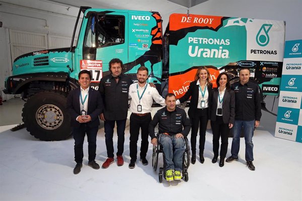 Albert Llovera regresa al Dakar en la categoría de camiones con el Team PETRONAS De Rooy IVECO