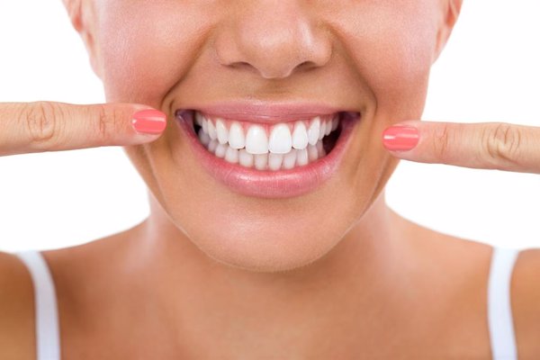 Uno de cada cuatro españoles sufre hipersensibilidad dental, según un estudio